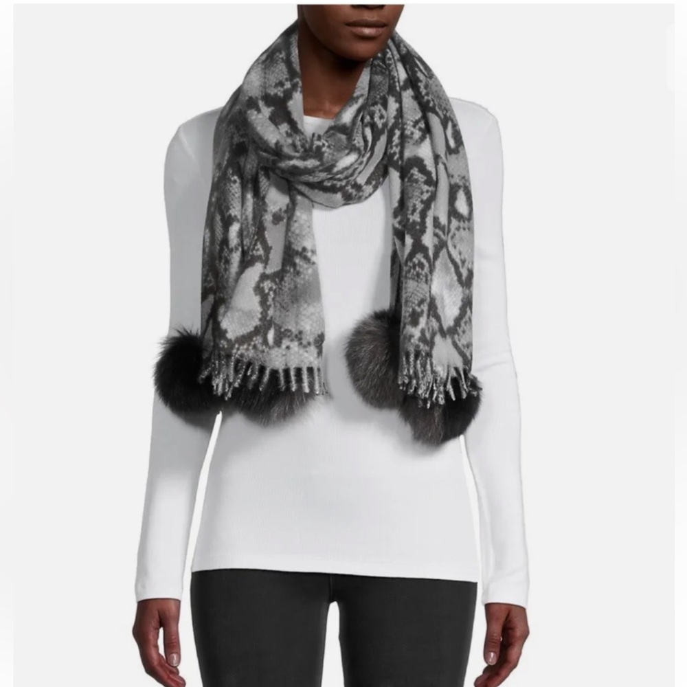 La Fiorentina | Snakeskin Print Fox Fur
Pom-Pom Scarf